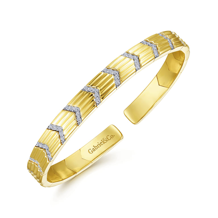 Demure - 14K Yellow Gold Cuff Bracelet with Pave Diamond Chevron Stations - 0.5 ct - Shot 2