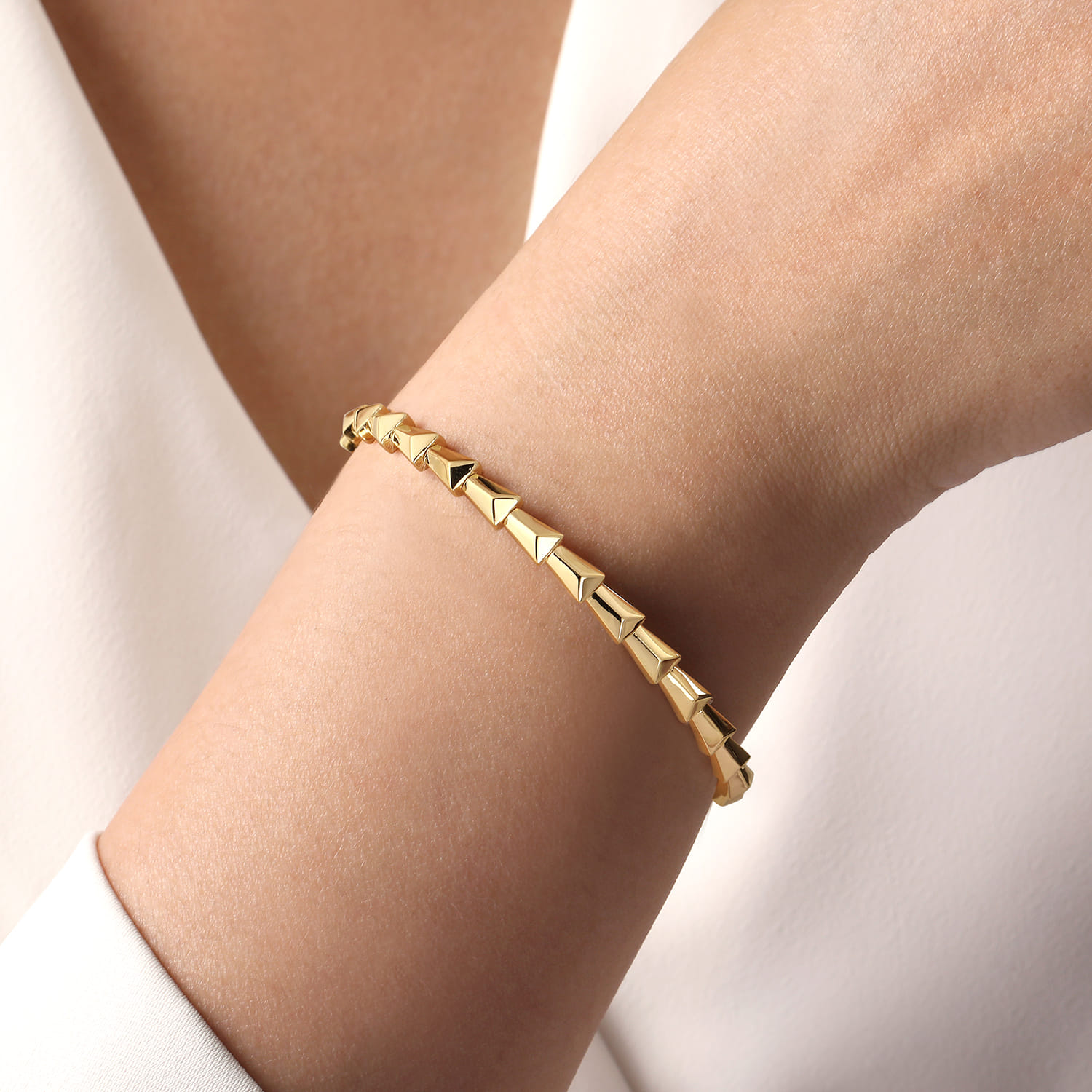 Demure - 14K Yellow Gold Geometric Open Bangle in size 6.5 - Shot 4