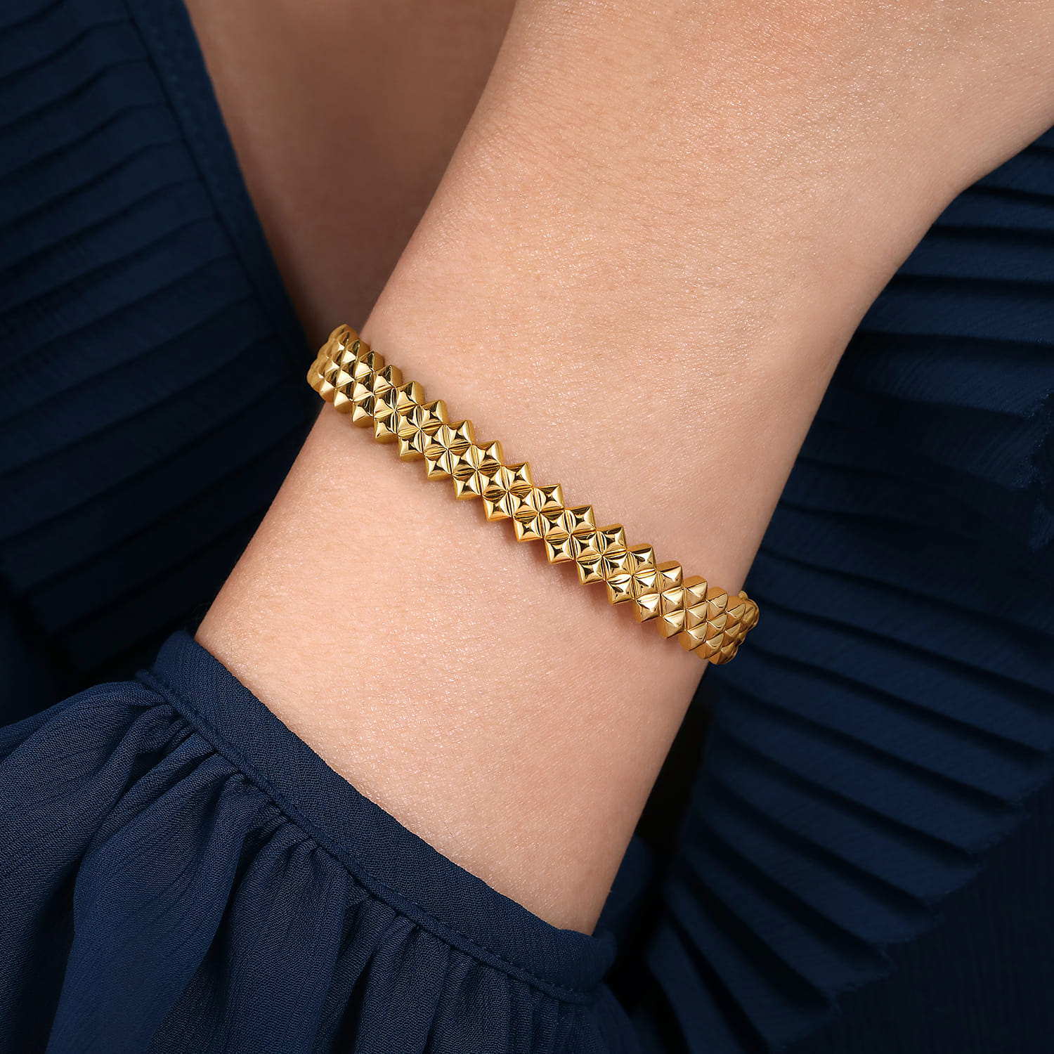 Demure - 14K Yellow Gold Plain Demure Bangle - Shot 4