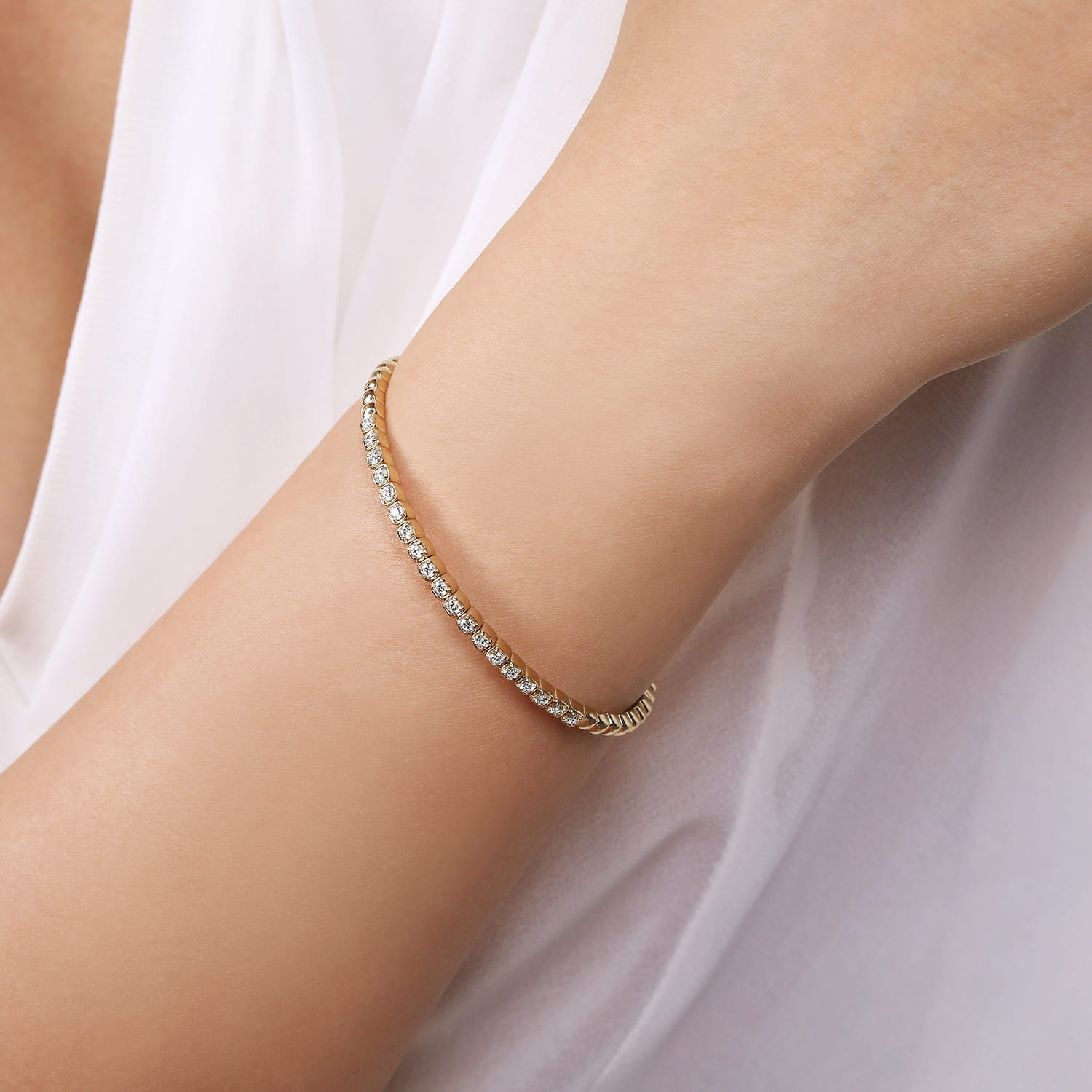 Demure - 14K Yellow Gold Square Set Diamond Bangle - 0.65 ct - Shot 4