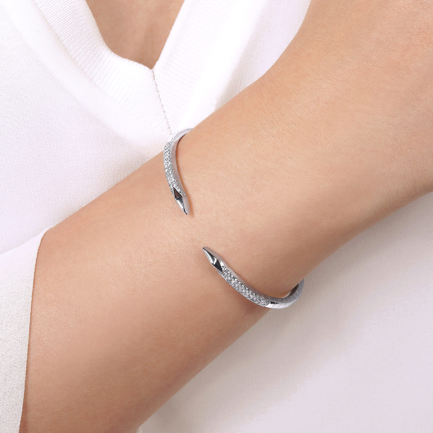 Demure - Split 14K White Gold Diamond Spear Bangle - 0.5 ct - Shot 4