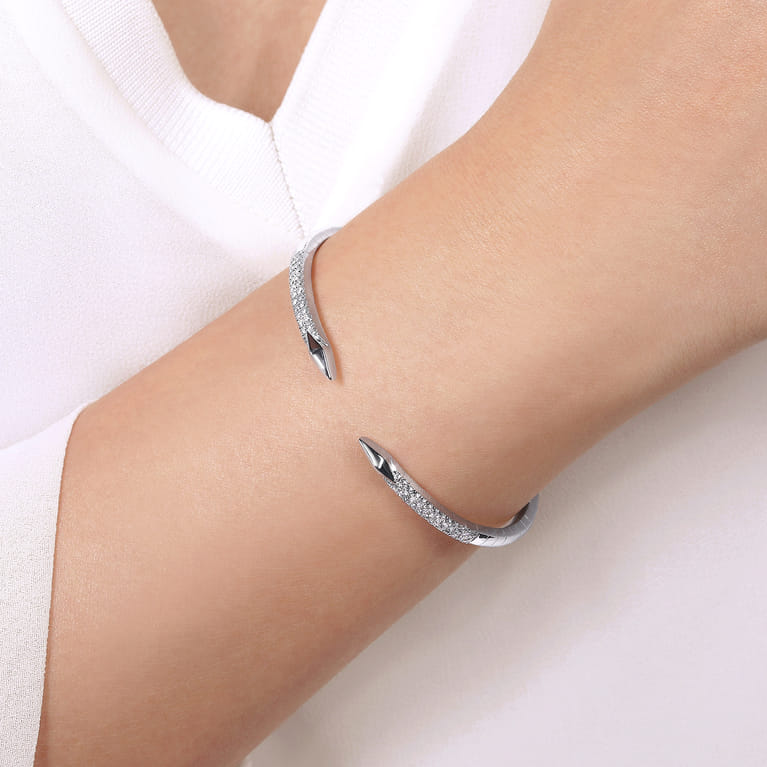 Demure - Split 14K White Gold Diamond Spear Bangle - 0.5 ct - Shot 4