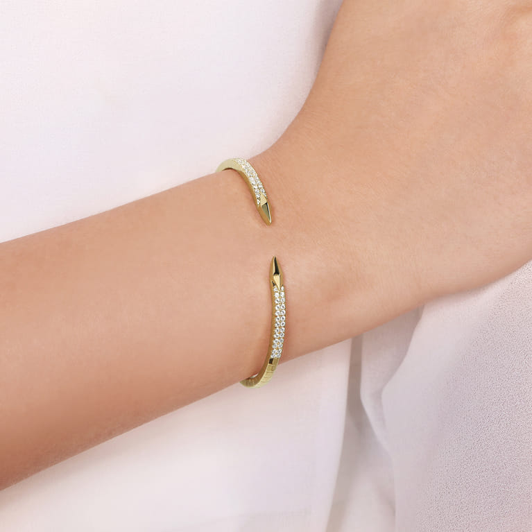 Demure - Split 14K Yellow Gold Diamond Spear Bangle - 0.5 ct - Shot 4