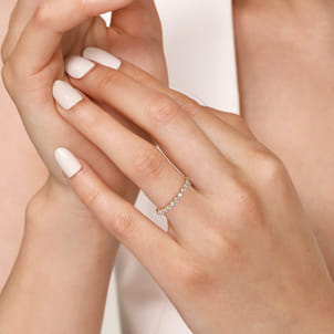 Devinne - 14K Yellow Gold Single Prong Diamond Anniversary Band