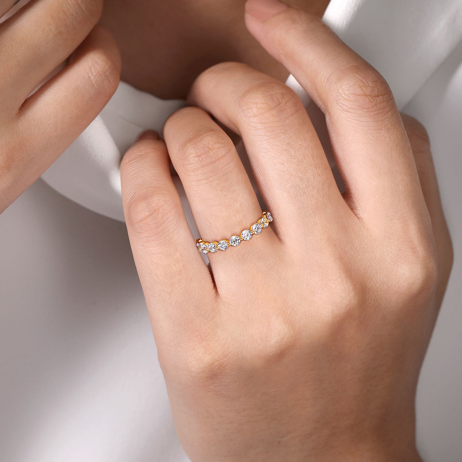 Devinne - 14K Yellow Gold Single Prong Diamond Anniversary Band