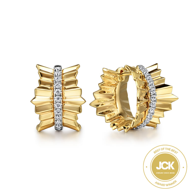 Diamond Cut - 14K Yellow Gold Diamond Huggie in size 15mm with Diamond Cut Texture - 0.3 ct - Shot 1