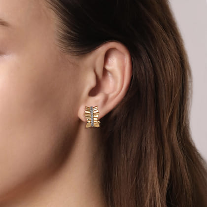 Diamond Cut - 14K Yellow Gold Diamond Huggie in size 15mm with Diamond Cut Texture