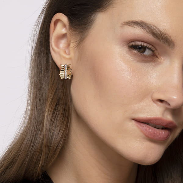 What are Huggie Earrings