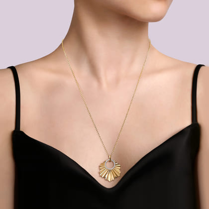 Diamond Cut - 14K Yellow Gold Diamond Necklace With Diamond Cut Texture In Leaf Shape