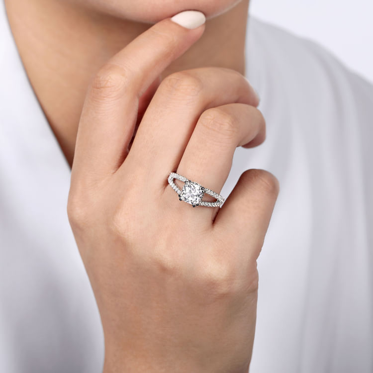 Dominga - 18K White Gold Cushion Cut Split Shank Diamond Engagement Ring