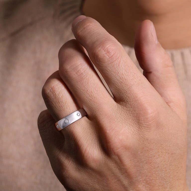 Emrys - 14K White Gold Diamond Men's Wedding Ring in High Polished Finish - 0.3 ct - Shot 5