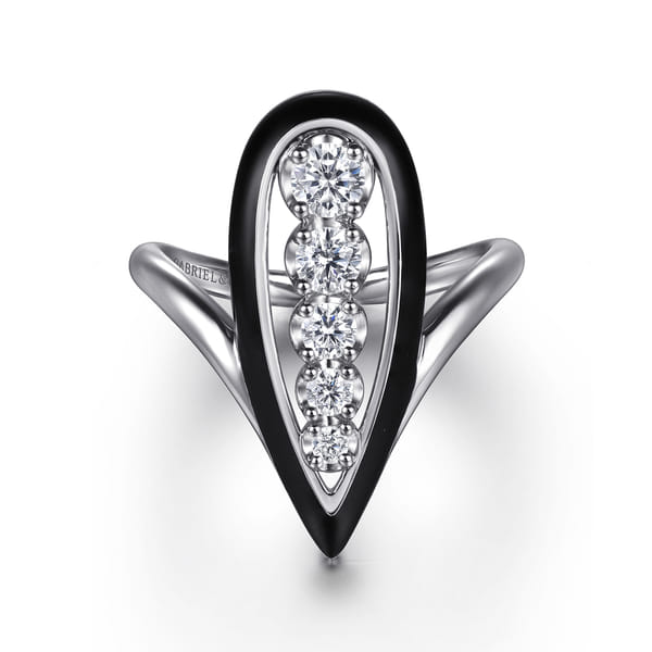 Emmys 2025 red carpet jewelry Black Enamel Chevron Ring