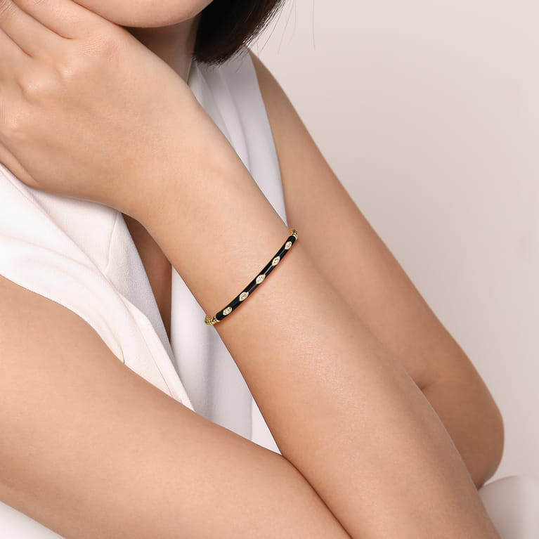 Enamel - 14K Yellow Gold Bujukan Beads and Diamond Split Bangle with Black Enamel - 0.1 ct - Shot 4