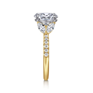 Estrelle - 14K Yellow Gold Oval Diamond Engagement Ring