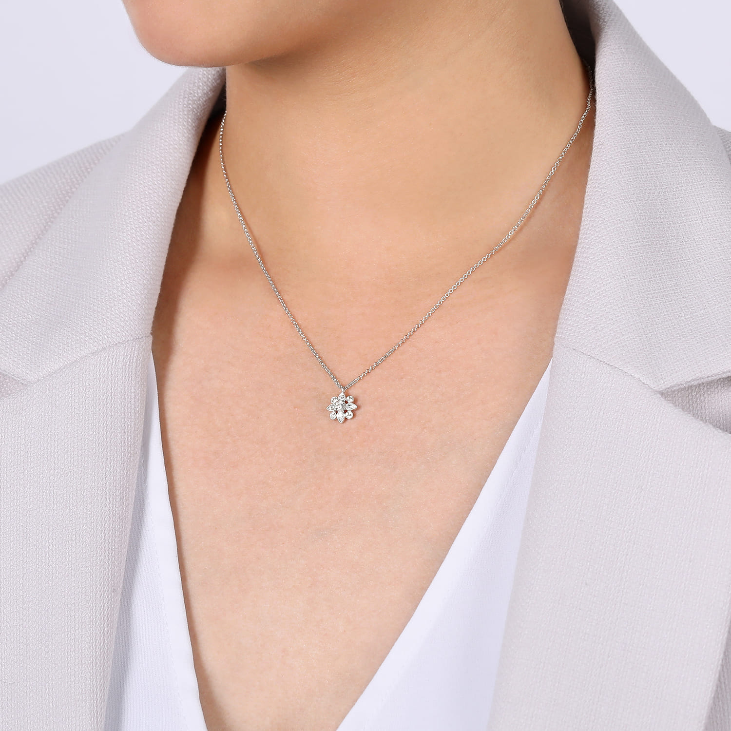 Floral - 14K White Gold Diamond Flower Pendant Necklace