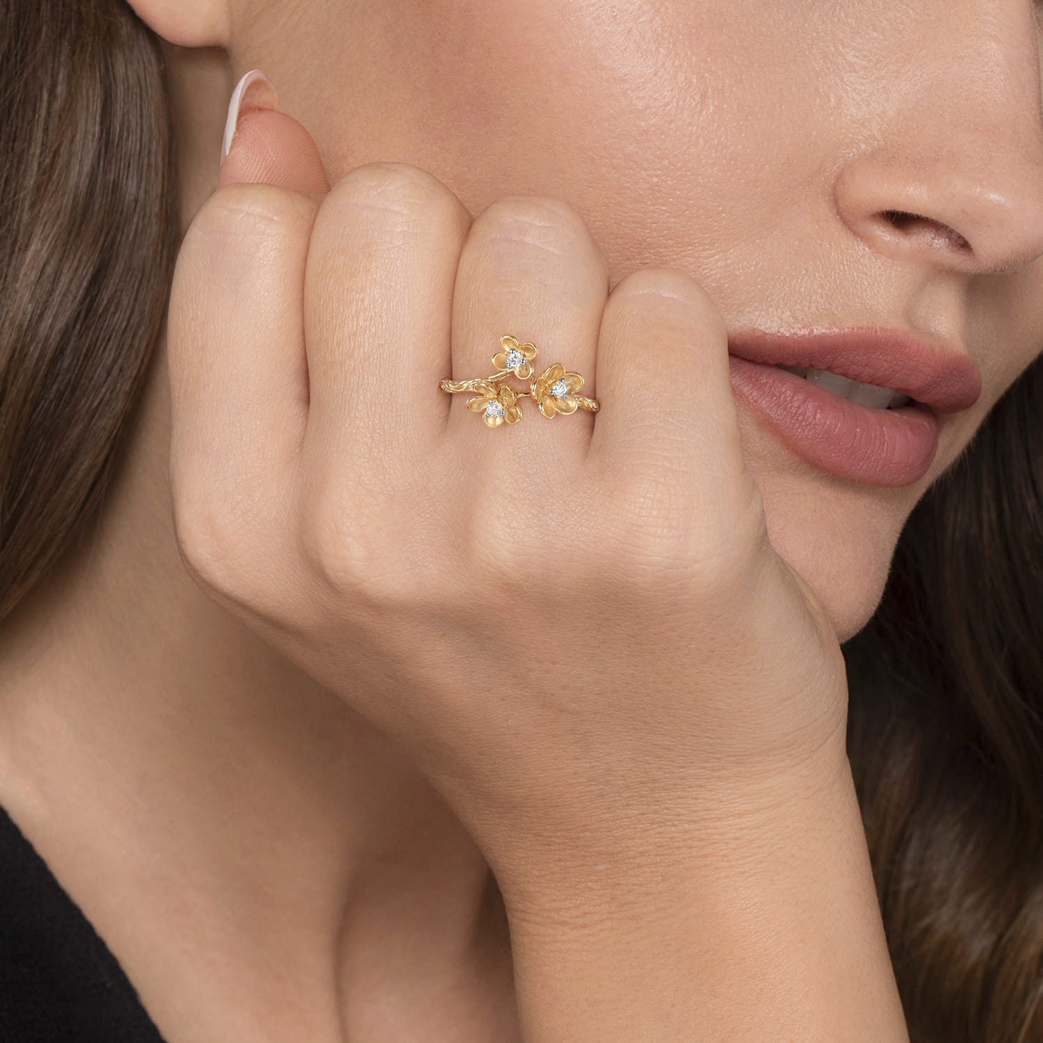 Floral - 14K Yellow Gold Engraved Floral Diamond Ring - 0.05 ct - Shot 4