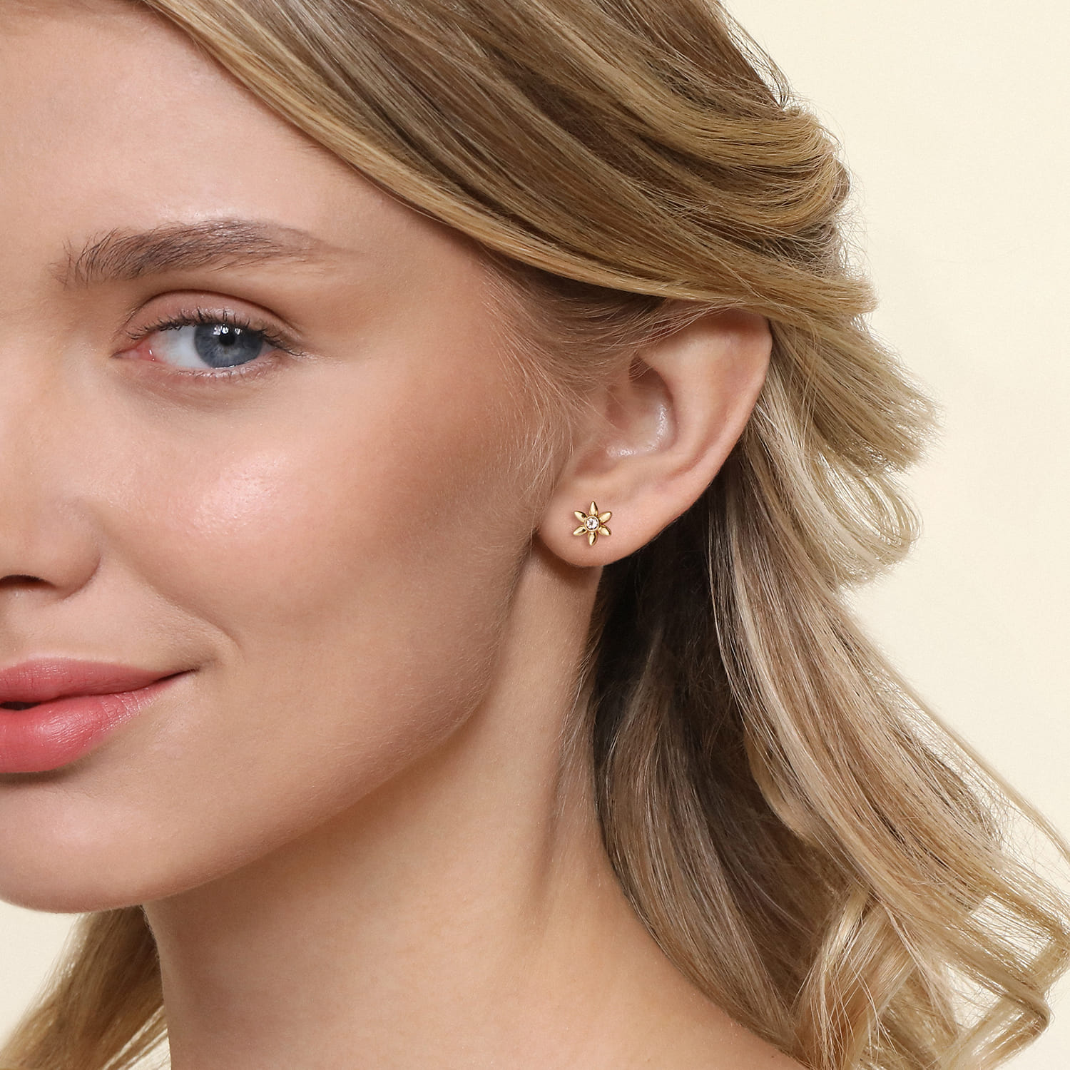 Floral - 14K Yellow Gold White Sapphire Stud Earrings