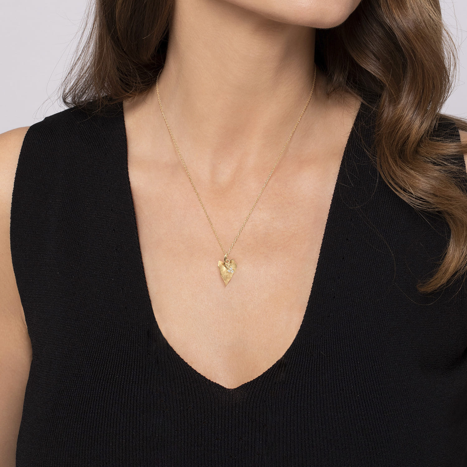 Floral - 18 inch 14K Yellow Gold Diamond Leaf Pendant Necklace - 0.07 ct - Shot 3