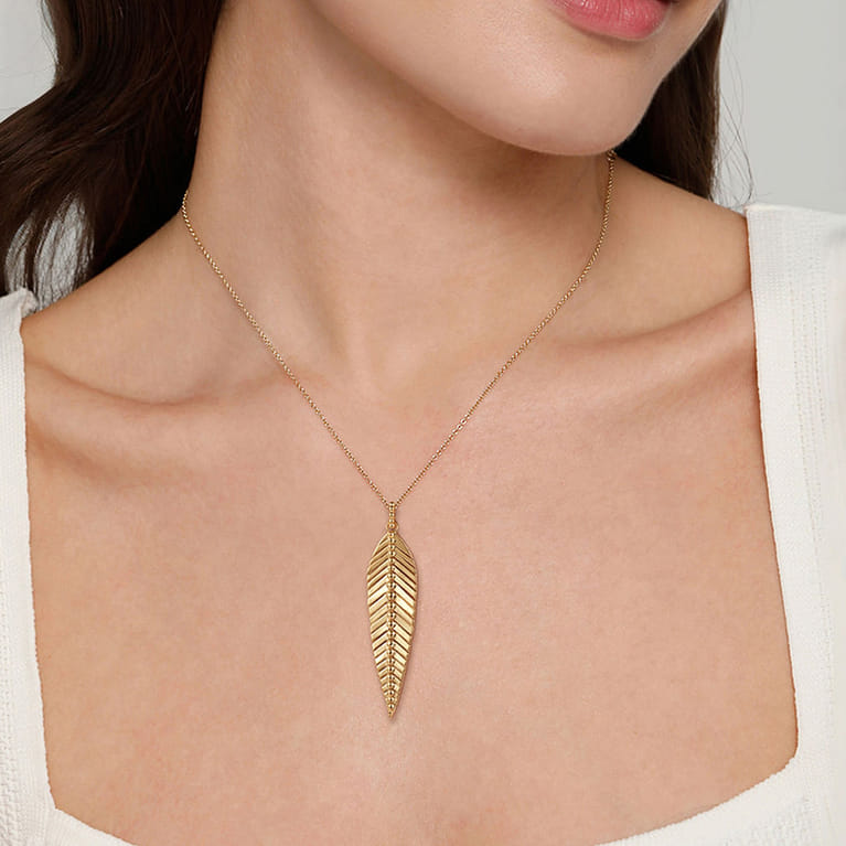 Floral - Pendant Necklace 14K Yellow Gold Bujukan - Shot 4