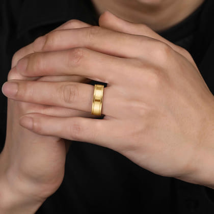 Fred - 14K Yellow Gold 7mm - High Polished Men's Wedding Band