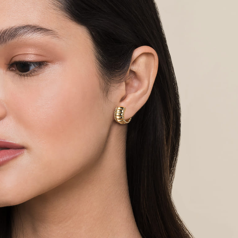 Huggie Earrings 14K Yellow Gold Diamond 15mm Bujukan - Shot 2