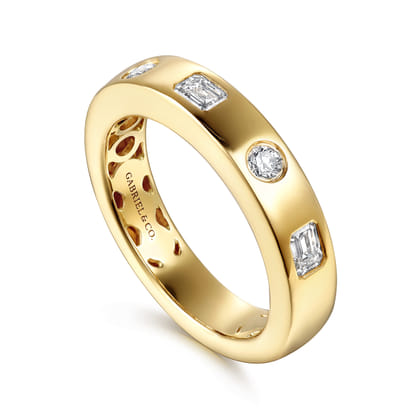 Iriza - 14K Yellow Gold Burnish Setting Emerald Cut and Round Diamond Anniversary Band
