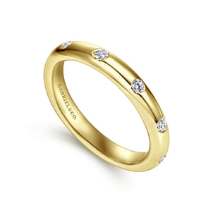 Isolda - 14K Yellow Gold Burnished Set Round 5 Stone Diamond Anniversary Band
