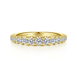Kiana - 14K Yellow Gold Graduating Diamond Anniversary Band