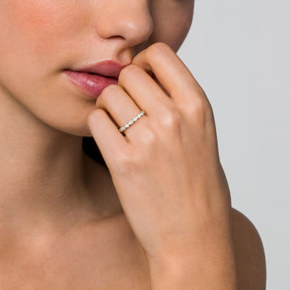 Lumière - 14K Yellow Gold Bar Setting Diamond Anniversary Band