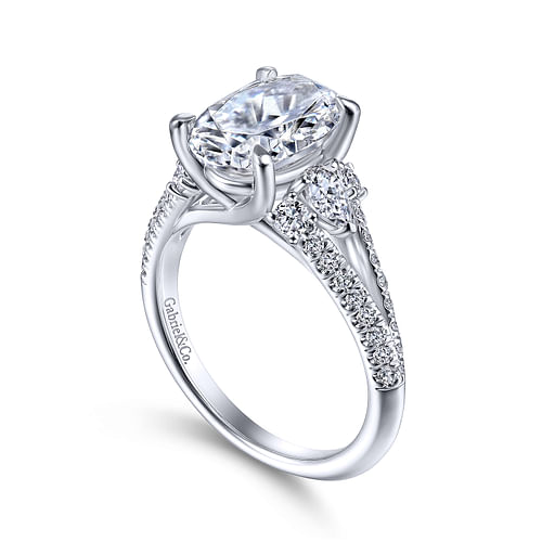 Merida - Platinum Oval Three Stone Diamond Engagement Ring - 0.68 ct - Shot 3