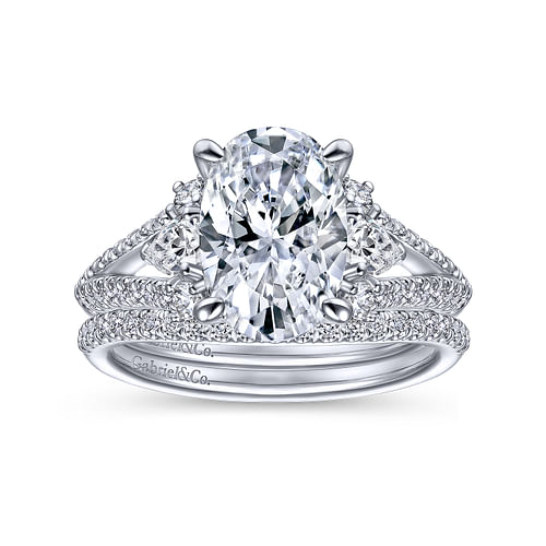 Merida - Platinum Oval Three Stone Diamond Engagement Ring - 0.68 ct - Shot 4