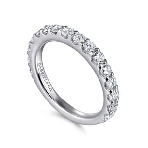 Montreal - Platinum Shared Prong Diamond Wedding Band
