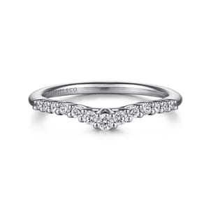 Ostrava - Curved Platinum Shared Prong Diamond Wedding Band