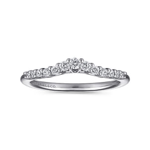 Ostrava - Curved Platinum Shared Prong Diamond Wedding Band
