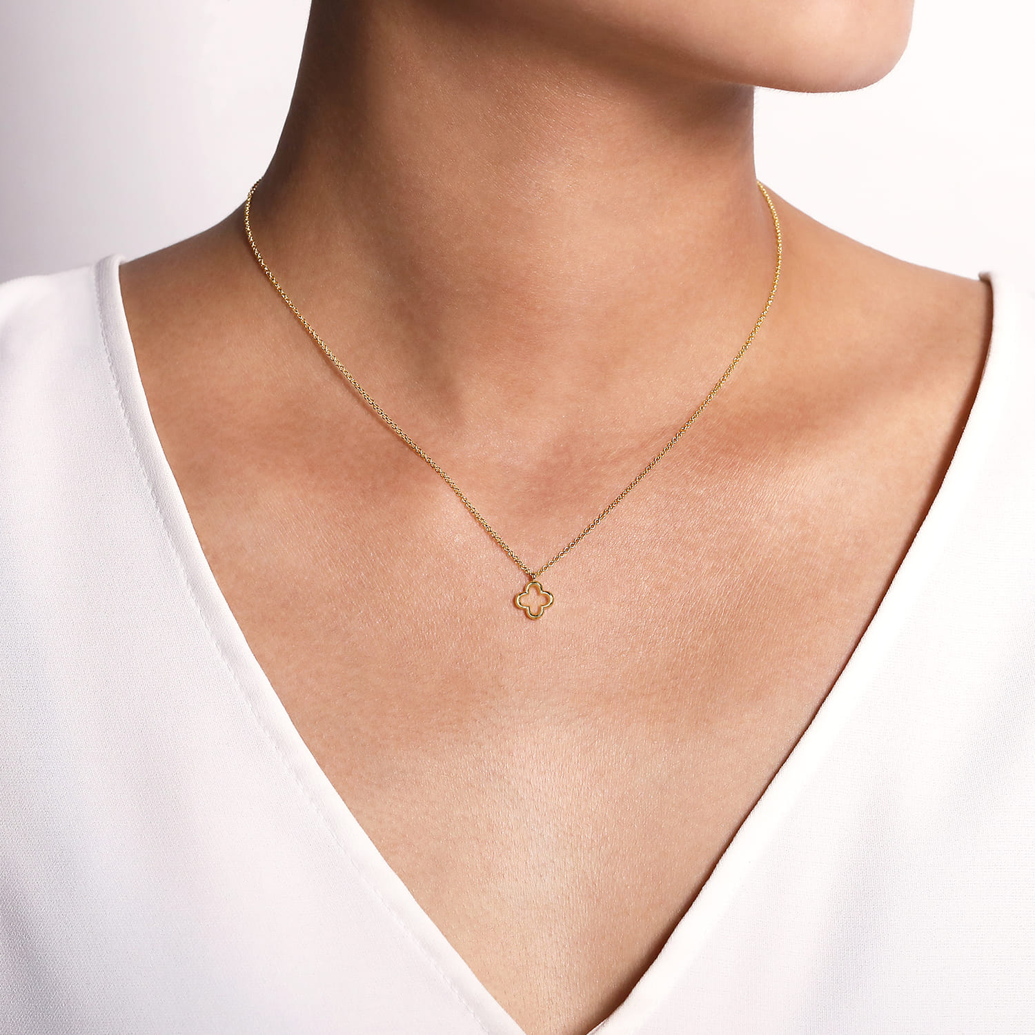 Pendant Necklace Clover 14K Yellow Gold - Shot 3