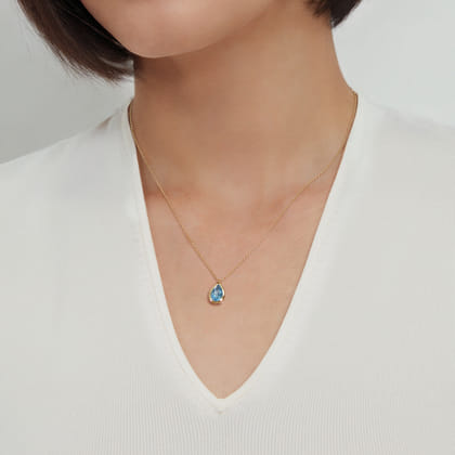 Pendant Necklace Teardrop 14K Yellow Gold Blue Topaz