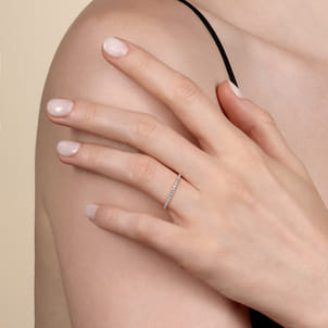 Prague - Platinum Prong Set Diamond Wedding Band