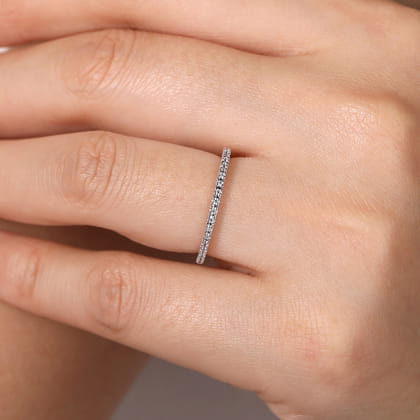Rialle - Platinum Prong Set Diamond Wedding Band