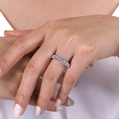 Sardegna - 14K White Gold 9 Stone Shared Prong Round Diamond Anniversary Band