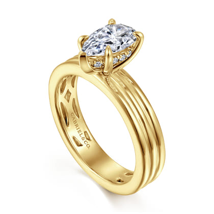 Sela - 14K Yellow Gold Pear Shape Diamond Engagement Ring