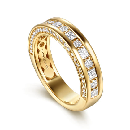 Sienne - 14K Yellow Gold Prong Setting Round and Channel Setting Princess Cut Diamond Anniversary Band