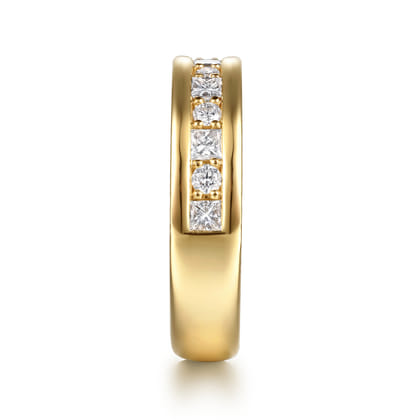 Sienne - 14K Yellow Gold Prong Setting Round and Channel Setting Princess Cut Diamond Anniversary Band