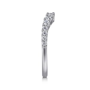 Soire - Curved Platinum Shared Prong Diamond Wedding Band