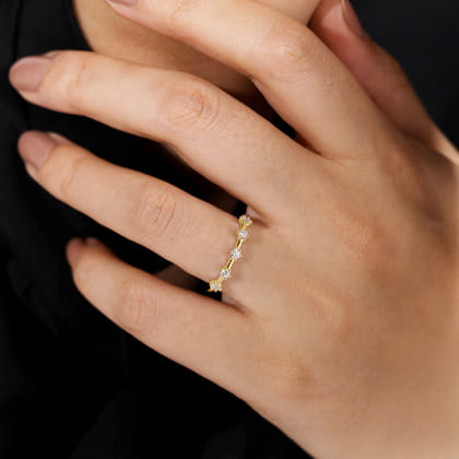 Sumatra - 14K Yellow Gold Diamond Station Anniversary Band