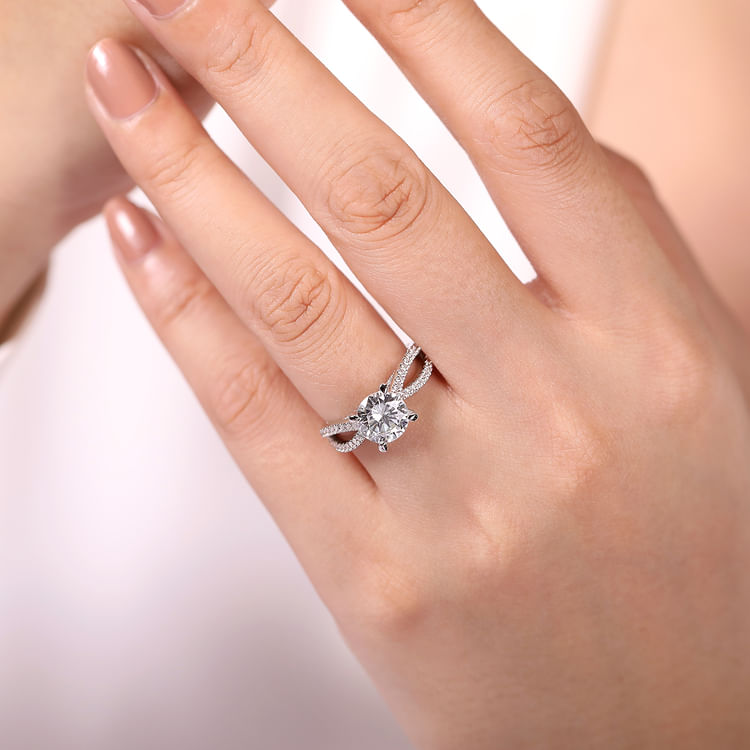 Unice - 18K White Gold Split Shank Round Diamond Engagement Ring