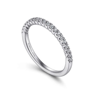 Vienne - 14K White Gold Prong Set Diamond Wedding Band