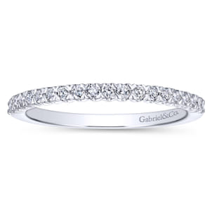 Vienne - 14K White Gold Prong Set Diamond Wedding Band