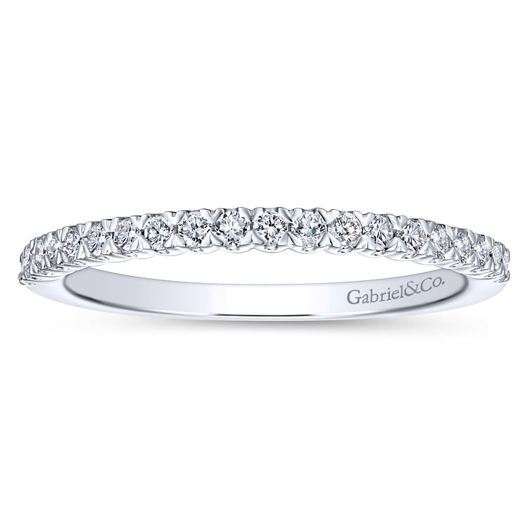 Vienne - 14K White Gold Prong Set Diamond Wedding Band