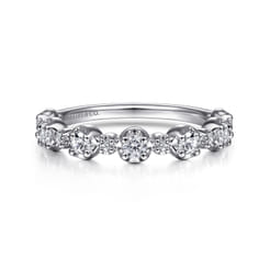 Vilanova - 14K White Gold Buttercup Set Diamond Anniversary Band