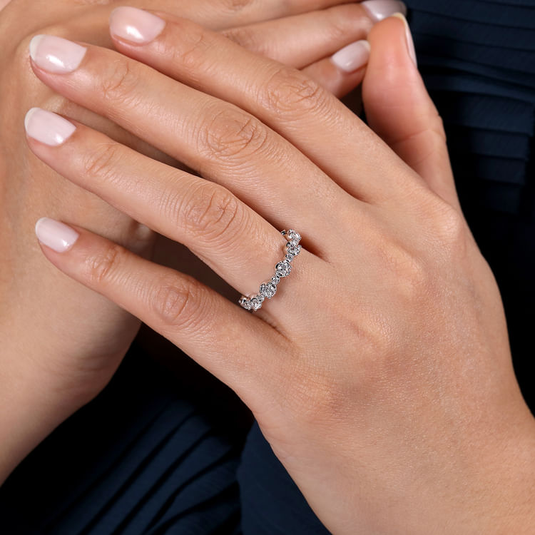 Vilanova - 14K White Gold Diamond Anniversary Band